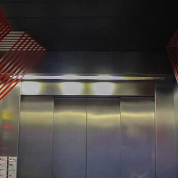 Abstraktes 3D Klebeband-Kunst im Fahrstuhl- Büro Design