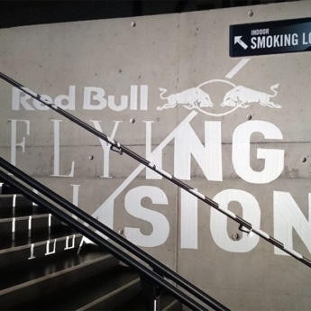Tape-Art für Red Bull bei Flying Illusion Show 4