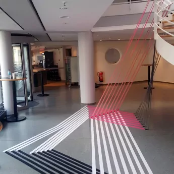 Bild 03- 3D Klebeband Kunstwerk von Selfmadecrew auf DGPS 2016 Verleihung Event in Hamburg