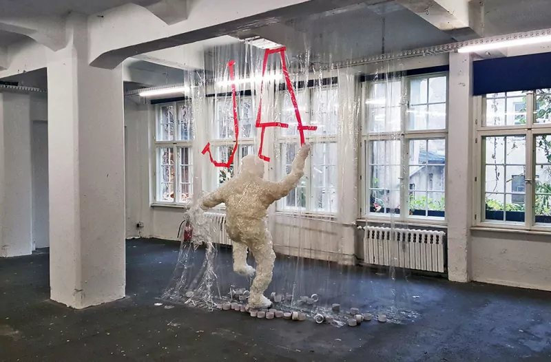 Detlef auf Tape Art Convention- Installation aus Klebeband von Ostap und Selfmadecrew