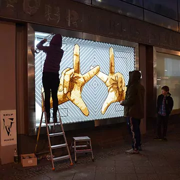 The Haende-Street Art mit Paketklebeband- The Haus Projekt