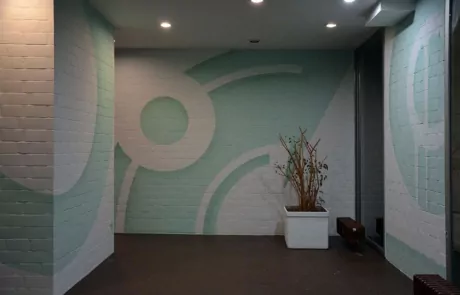 Abstrakte Wandgestaltung mit Sprühfarbe im Foyer-Huzur Street Art Bülowstrasse