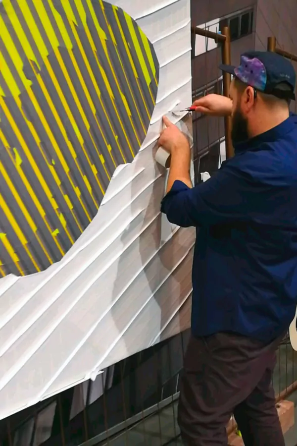 Live Tape Art vor Publikum auf der Modemesse in Berlin