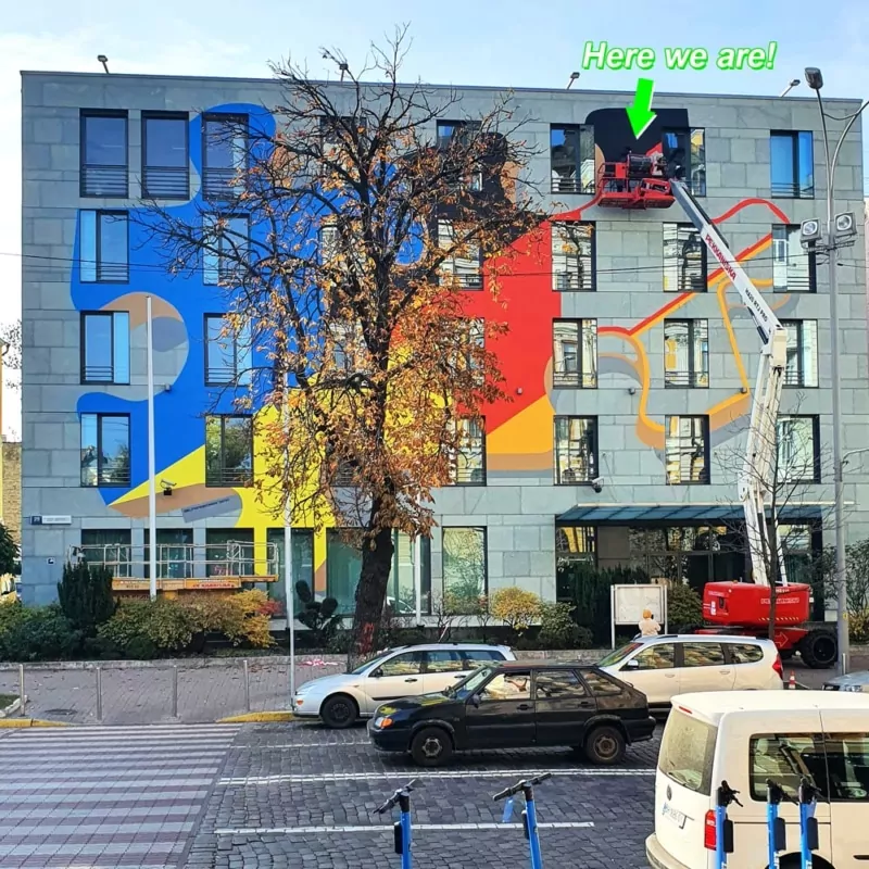 Beklebung der Fassade der deutschen Botschaft in Kiew, Ukraine