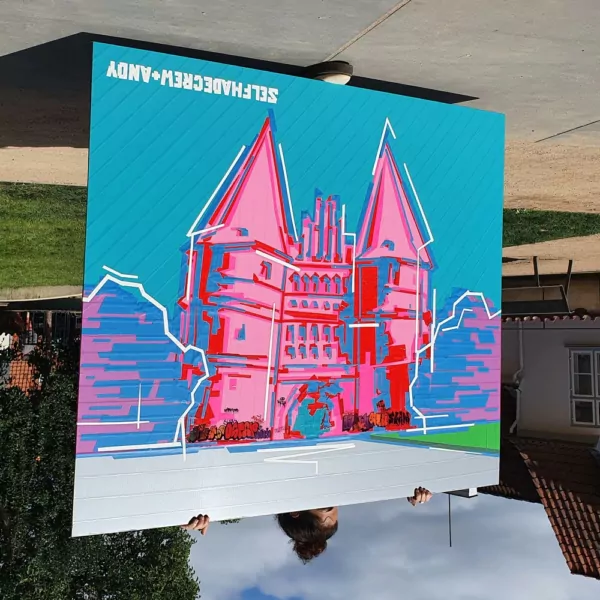 Vollendetes Klebeband-Kunstwerk (Upside Down)  — 